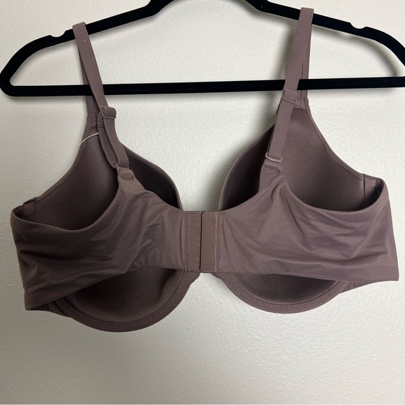 SKIMS FITS EVERYBODY T-SHIRT BRA NWT - UMBER - Picture 3 of 6